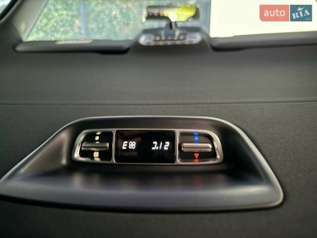 Красный Мерседес EQV, объемом двигателя 0 л и пробегом 3 тыс. км за 70938 $, фото 52 на Automoto.ua