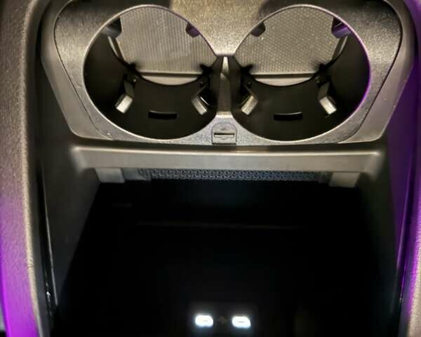 Красный Мерседес EQV, объемом двигателя 0 л и пробегом 3 тыс. км за 70938 $, фото 64 на Automoto.ua