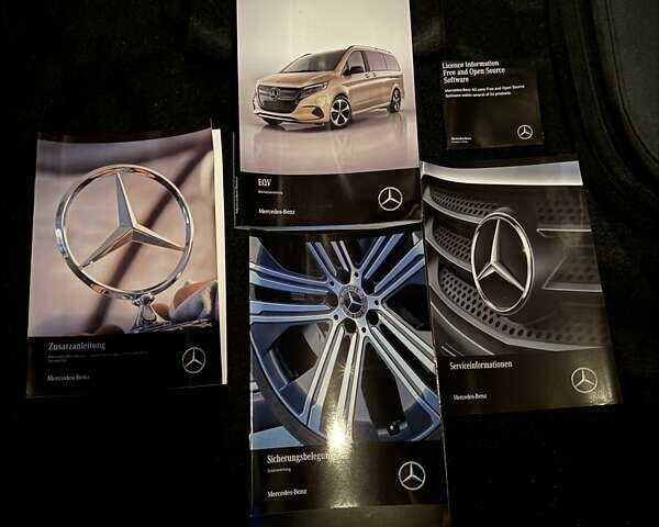 Красный Мерседес EQV, объемом двигателя 0 л и пробегом 3 тыс. км за 69382 $, фото 62 на Automoto.ua