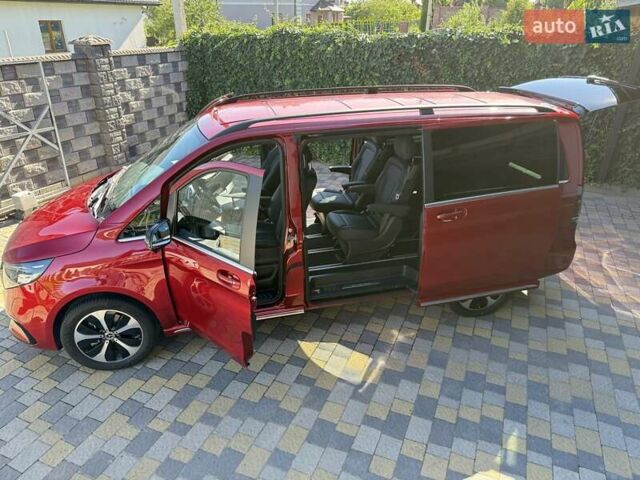 Красный Мерседес EQV, объемом двигателя 0 л и пробегом 3 тыс. км за 69382 $, фото 2 на Automoto.ua