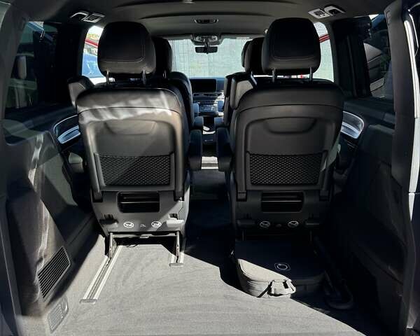 Красный Мерседес EQV, объемом двигателя 0 л и пробегом 3 тыс. км за 70938 $, фото 10 на Automoto.ua