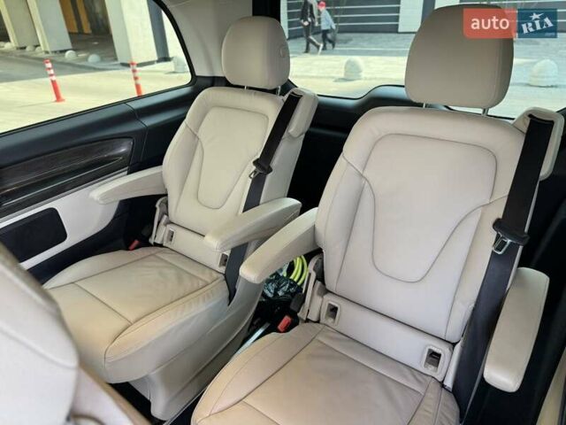 Серый Мерседес EQV, объемом двигателя 0 л и пробегом 107 тыс. км за 39900 $, фото 27 на Automoto.ua