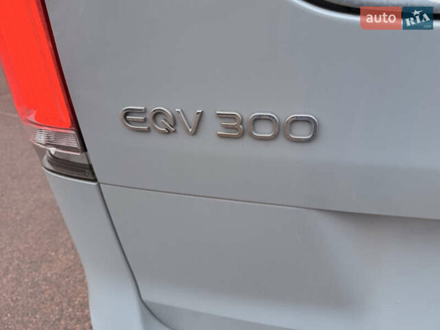 Серый Мерседес EQV, объемом двигателя 0 л и пробегом 17 тыс. км за 63900 $, фото 4 на Automoto.ua