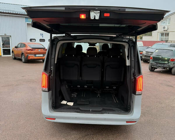 Серый Мерседес EQV, объемом двигателя 0 л и пробегом 17 тыс. км за 63900 $, фото 8 на Automoto.ua