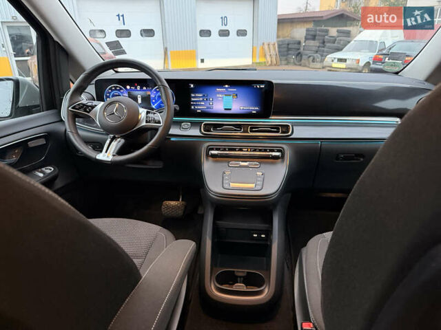 Серый Мерседес EQV, объемом двигателя 0 л и пробегом 17 тыс. км за 63900 $, фото 11 на Automoto.ua
