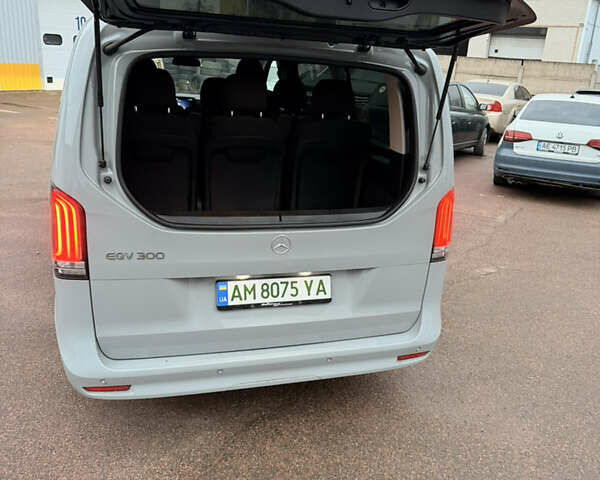 Серый Мерседес EQV, объемом двигателя 0 л и пробегом 17 тыс. км за 63900 $, фото 7 на Automoto.ua