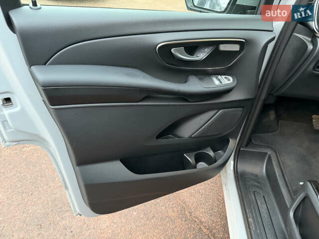 Серый Мерседес EQV, объемом двигателя 0 л и пробегом 17 тыс. км за 63900 $, фото 16 на Automoto.ua