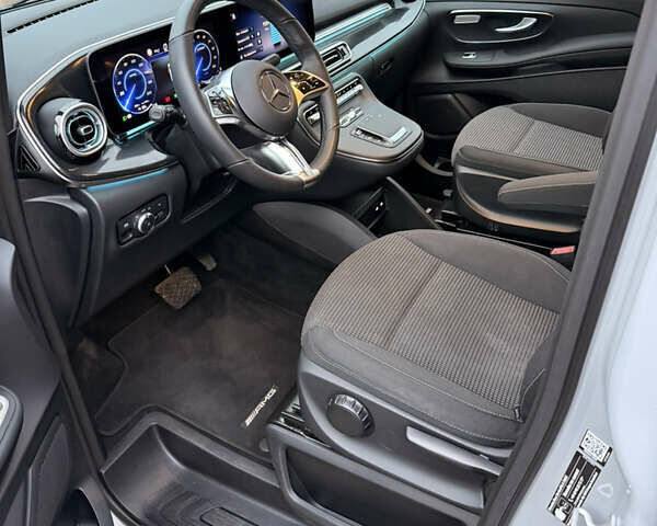 Серый Мерседес EQV, объемом двигателя 0 л и пробегом 17 тыс. км за 63900 $, фото 18 на Automoto.ua