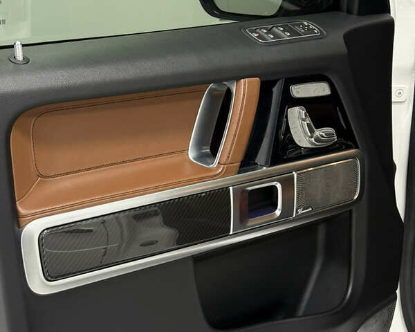 Белый Мерседес Г-Класс, объемом двигателя 4 л и пробегом 135 тыс. км за 125000 $, фото 14 на Automoto.ua