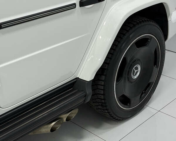 Белый Мерседес Г-Класс, объемом двигателя 4 л и пробегом 135 тыс. км за 125000 $, фото 12 на Automoto.ua