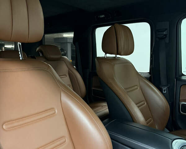 Белый Мерседес Г-Класс, объемом двигателя 4 л и пробегом 135 тыс. км за 125000 $, фото 24 на Automoto.ua