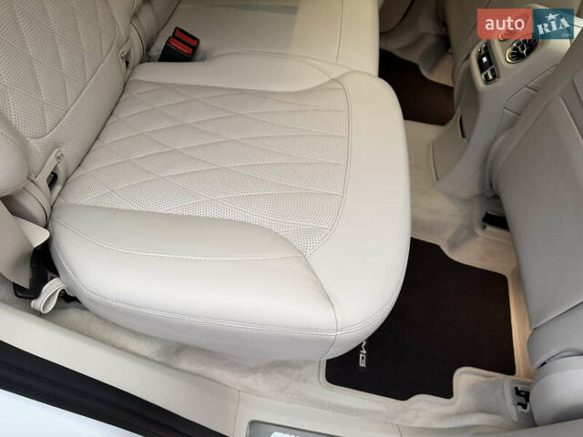 Белый Мерседес Г-Класс, объемом двигателя 4 л и пробегом 38 тыс. км за 210000 $, фото 45 на Automoto.ua