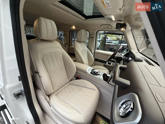 Белый Мерседес Г-Класс, объемом двигателя 4 л и пробегом 38 тыс. км за 210000 $, фото 21 на Automoto.ua