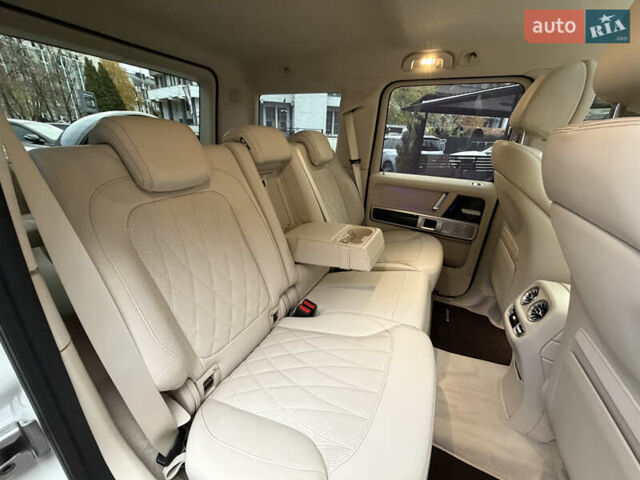 Белый Мерседес Г-Класс, объемом двигателя 4 л и пробегом 38 тыс. км за 210000 $, фото 44 на Automoto.ua