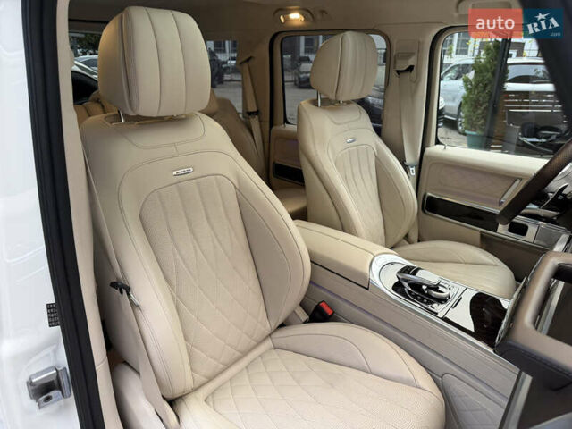 Белый Мерседес Г-Класс, объемом двигателя 4 л и пробегом 38 тыс. км за 210000 $, фото 38 на Automoto.ua