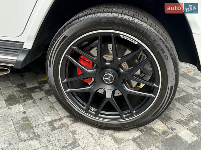 Белый Мерседес Г-Класс, объемом двигателя 4 л и пробегом 38 тыс. км за 210000 $, фото 54 на Automoto.ua