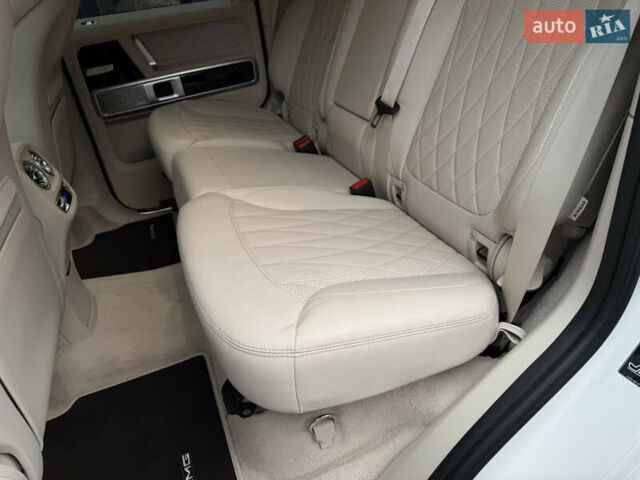 Белый Мерседес Г-Класс, объемом двигателя 4 л и пробегом 38 тыс. км за 210000 $, фото 47 на Automoto.ua