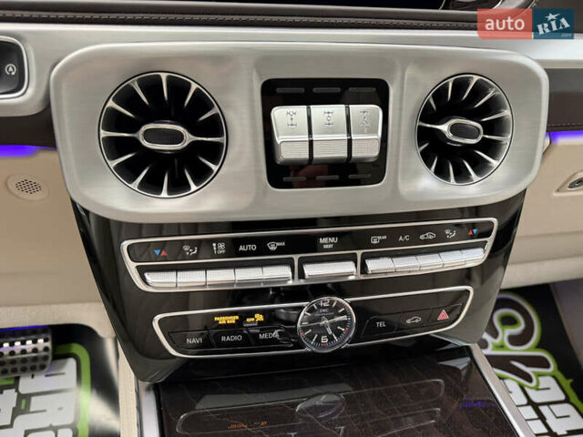 Белый Мерседес Г-Класс, объемом двигателя 4 л и пробегом 38 тыс. км за 210000 $, фото 22 на Automoto.ua