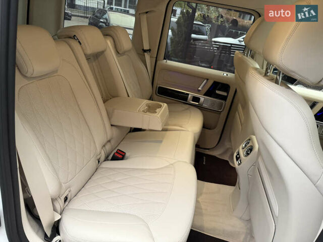 Белый Мерседес Г-Класс, объемом двигателя 4 л и пробегом 38 тыс. км за 210000 $, фото 46 на Automoto.ua