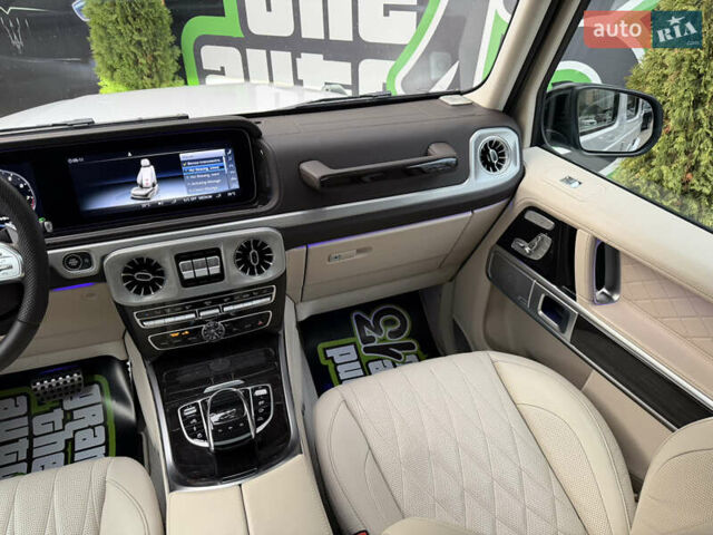 Белый Мерседес Г-Класс, объемом двигателя 4 л и пробегом 38 тыс. км за 210000 $, фото 29 на Automoto.ua