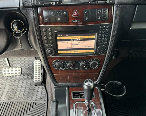 Бежевый Мерседес Г-Класс, объемом двигателя 3 л и пробегом 202 тыс. км за 39700 $, фото 3 на Automoto.ua