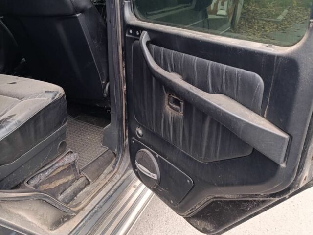 Черный Мерседес Г-Класс, объемом двигателя 3.2 л и пробегом 190 тыс. км за 12000 $, фото 8 на Automoto.ua