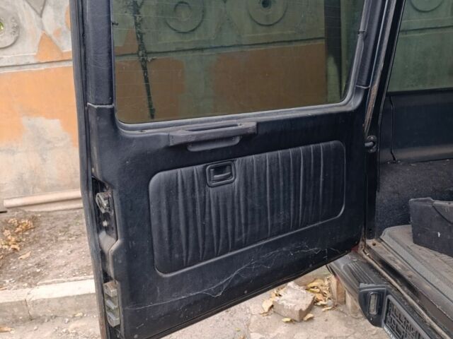 Черный Мерседес Г-Класс, объемом двигателя 3.2 л и пробегом 190 тыс. км за 12000 $, фото 9 на Automoto.ua