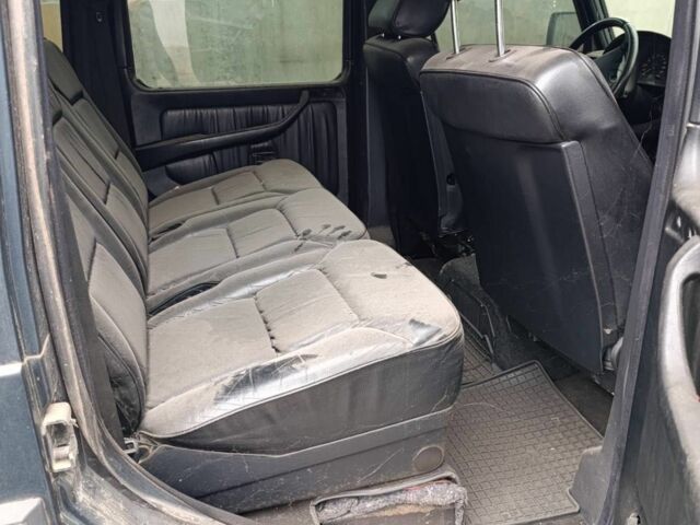 Черный Мерседес Г-Класс, объемом двигателя 3.2 л и пробегом 190 тыс. км за 12000 $, фото 6 на Automoto.ua