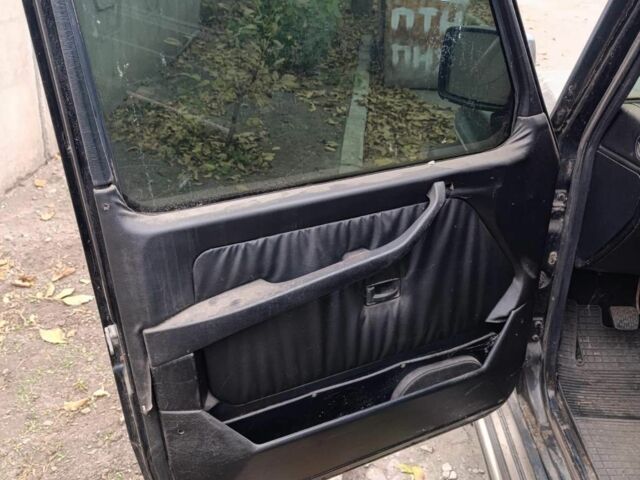 Черный Мерседес Г-Класс, объемом двигателя 3.2 л и пробегом 190 тыс. км за 12000 $, фото 7 на Automoto.ua