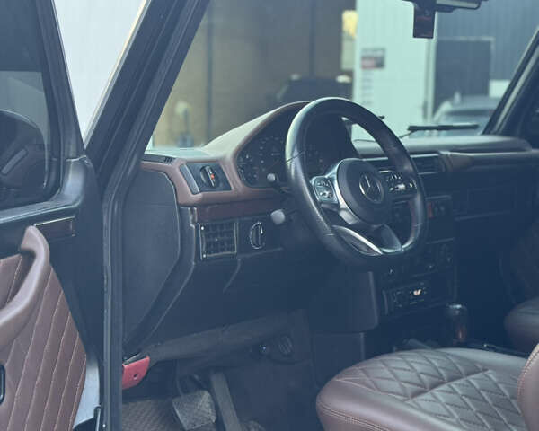 Черный Мерседес Г-Класс, объемом двигателя 5 л и пробегом 305 тыс. км за 18800 $, фото 7 на Automoto.ua