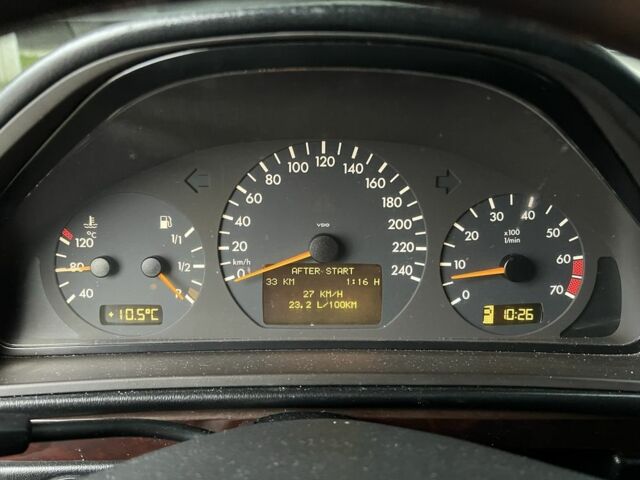 Черный Мерседес Г-Класс, объемом двигателя 5 л и пробегом 252 тыс. км за 20100 $, фото 11 на Automoto.ua