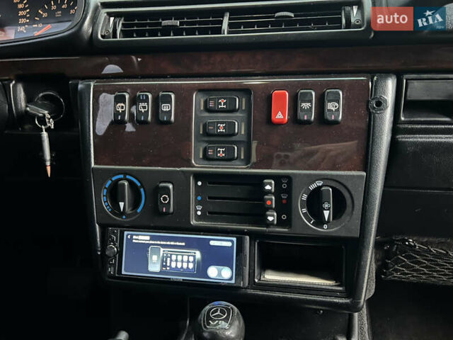 Черный Мерседес Г-Класс, объемом двигателя 5 л и пробегом 252 тыс. км за 20100 $, фото 12 на Automoto.ua