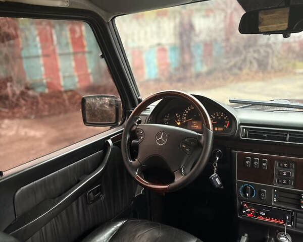 Черный Мерседес Г-Класс, объемом двигателя 4.97 л и пробегом 260 тыс. км за 19400 $, фото 12 на Automoto.ua