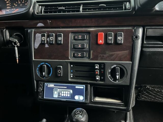 Черный Мерседес Г-Класс, объемом двигателя 5 л и пробегом 252 тыс. км за 20100 $, фото 16 на Automoto.ua