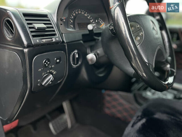 Черный Мерседес Г-Класс, объемом двигателя 5 л и пробегом 205 тыс. км за 22900 $, фото 10 на Automoto.ua