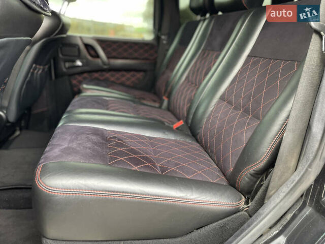 Черный Мерседес Г-Класс, объемом двигателя 5 л и пробегом 205 тыс. км за 22900 $, фото 17 на Automoto.ua