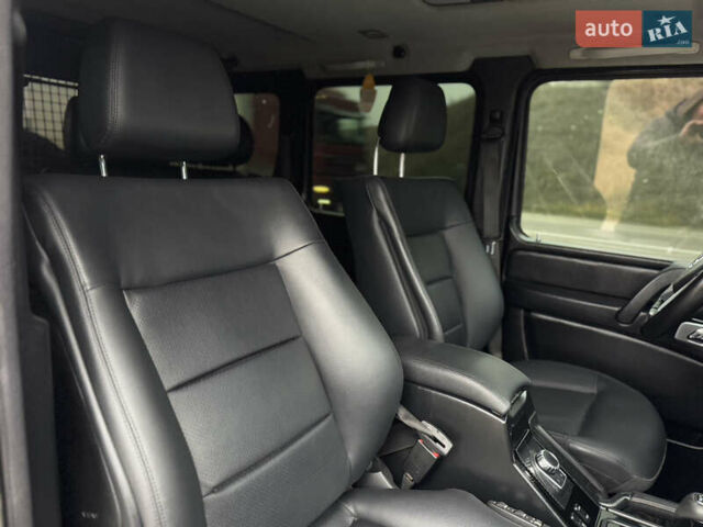 Черный Мерседес Г-Класс, объемом двигателя 5 л и пробегом 150 тыс. км за 39500 $, фото 45 на Automoto.ua