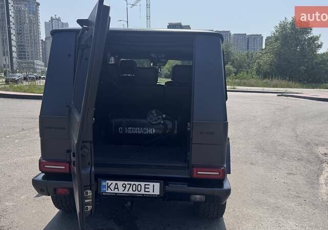 Черный Мерседес Г-Класс, объемом двигателя 4.97 л и пробегом 310 тыс. км за 28000 $, фото 7 на Automoto.ua