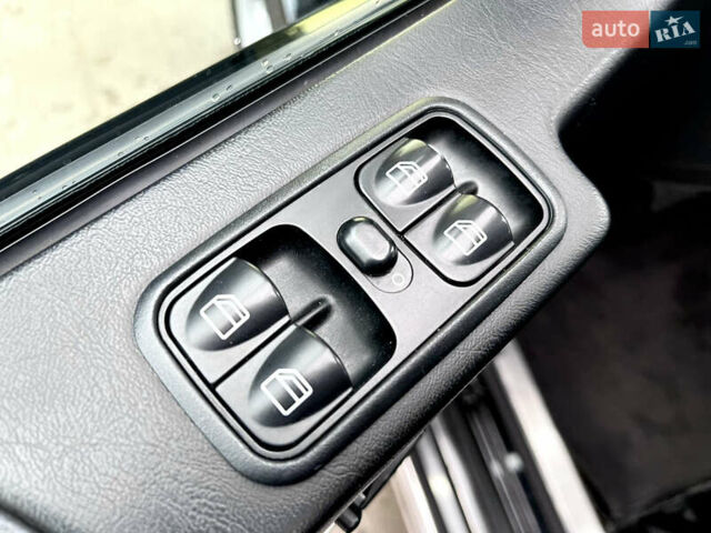 Черный Мерседес Г-Класс, объемом двигателя 5.5 л и пробегом 131 тыс. км за 45000 $, фото 6 на Automoto.ua