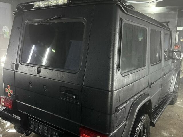 Черный Мерседес Г-Класс, объемом двигателя 5 л и пробегом 140 тыс. км за 13500 $, фото 3 на Automoto.ua