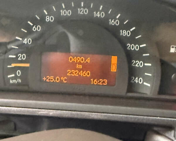 Черный Мерседес Г-Класс, объемом двигателя 4.97 л и пробегом 233 тыс. км за 33000 $, фото 33 на Automoto.ua