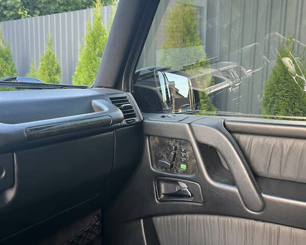 Черный Мерседес Г-Класс, объемом двигателя 5.5 л и пробегом 180 тыс. км за 40500 $, фото 14 на Automoto.ua