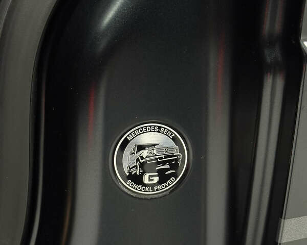 Чорний Мерседес Г-Клас, об'ємом двигуна 4 л та пробігом 89 тис. км за 145000 $, фото 13 на Automoto.ua