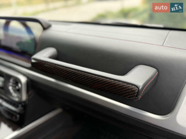 Черный Мерседес Г-Класс, объемом двигателя 3.98 л и пробегом 95 тыс. км за 144900 $, фото 97 на Automoto.ua