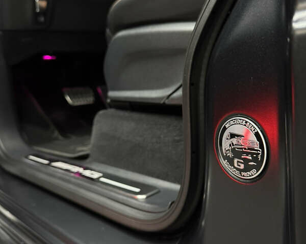 Чорний Мерседес Г-Клас, об'ємом двигуна 3.98 л та пробігом 43 тис. км за 210000 $, фото 32 на Automoto.ua