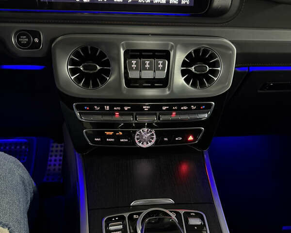 Черный Мерседес Г-Класс, объемом двигателя 3.98 л и пробегом 25 тыс. км за 225000 $, фото 11 на Automoto.ua