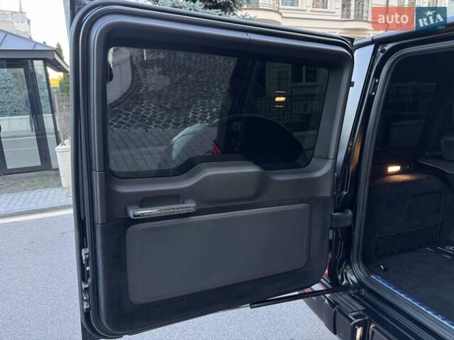 Черный Мерседес Г-Класс, объемом двигателя 4 л и пробегом 87 тыс. км за 230000 $, фото 87 на Automoto.ua