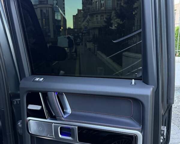 Черный Мерседес Г-Класс, объемом двигателя 4 л и пробегом 87 тыс. км за 230000 $, фото 85 на Automoto.ua