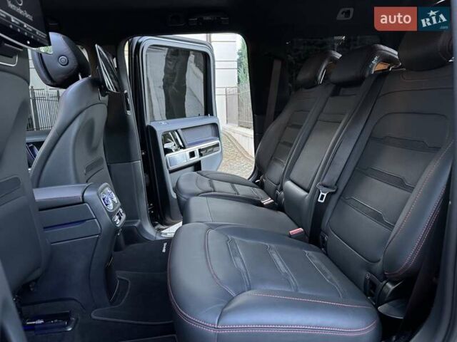 Черный Мерседес Г-Класс, объемом двигателя 4 л и пробегом 87 тыс. км за 230000 $, фото 76 на Automoto.ua