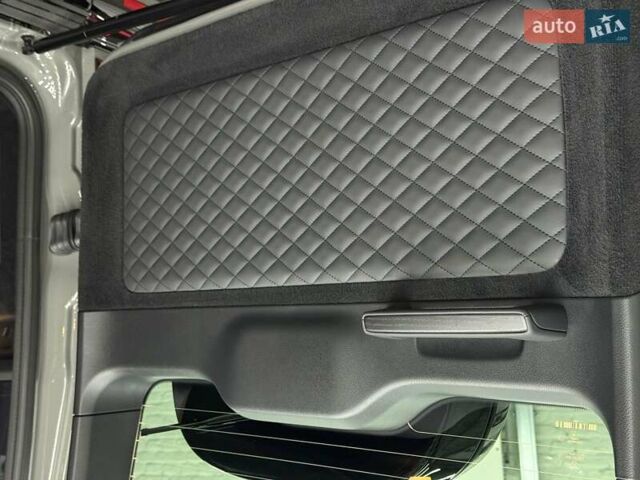 Сірий Мерседес Г-Клас, об'ємом двигуна 0 л та пробігом 4 тис. км за 196019 $, фото 46 на Automoto.ua